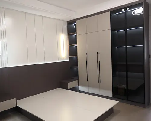 Si të pastroni një gardërobë prej druri Si të pastroni një gardërobë prej druri