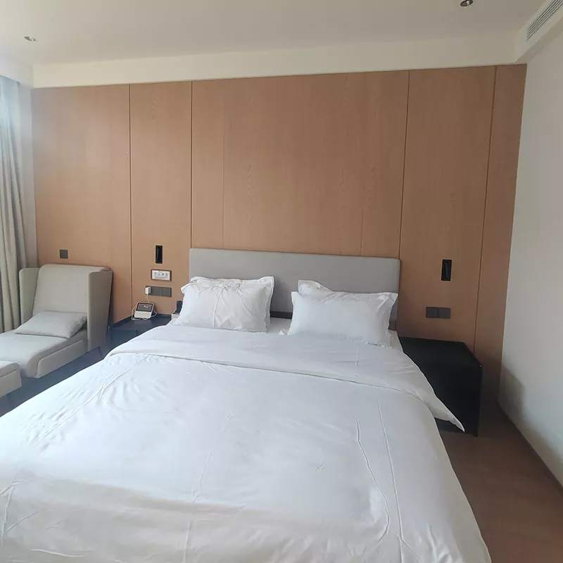 Pllakë muri me grimca druri të ngurta